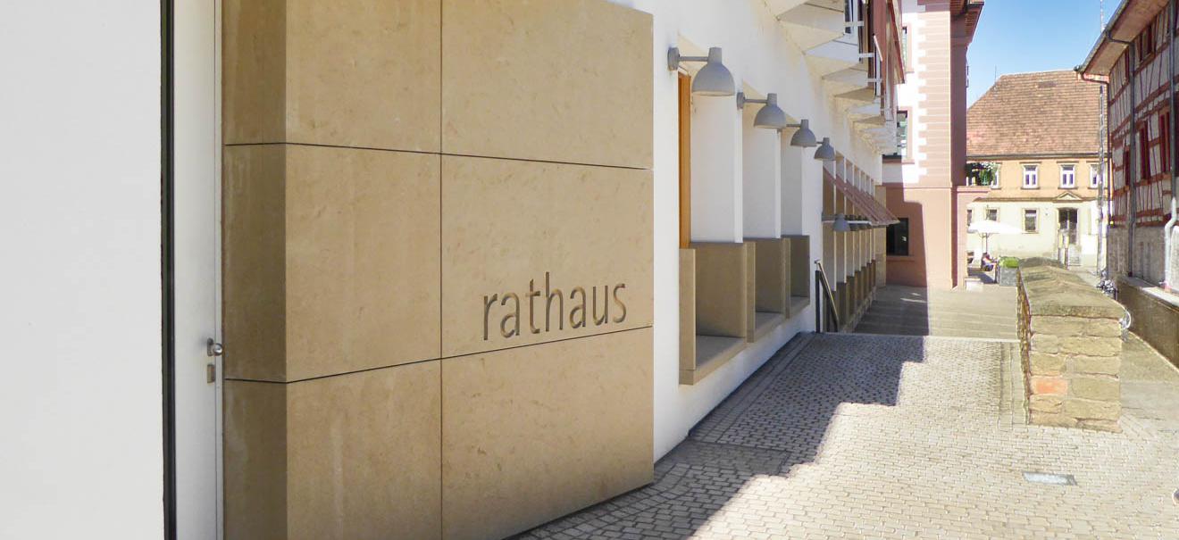 Neubau mit Natursteinfassade